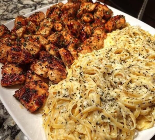Garlic ButterChicken Bites withCreamy ParmesanPasta